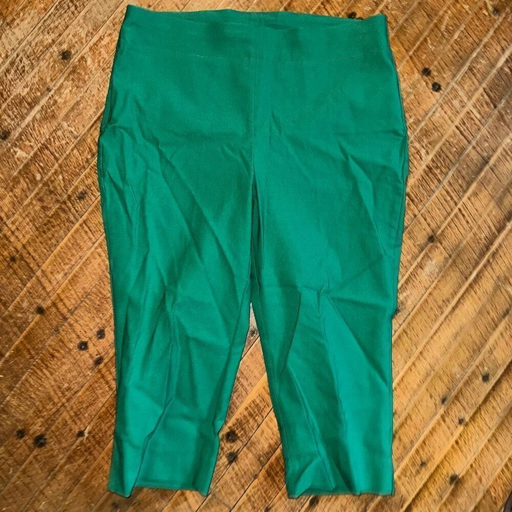 Chico’s Perfect Stretch beachy travelcore 0.5/6 Capri pants